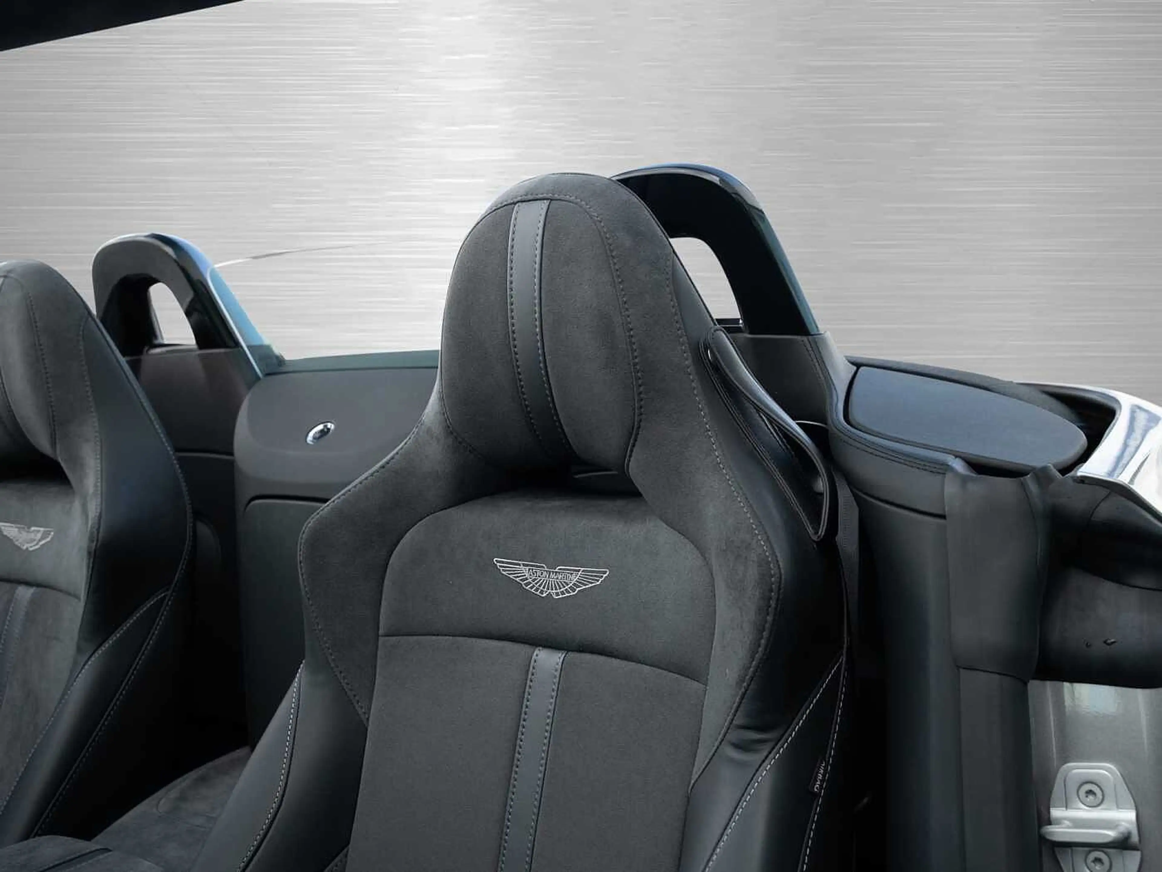 Aston Martin V8 Vantage Roadster F1 Edition Q Special Farbe — photo 5