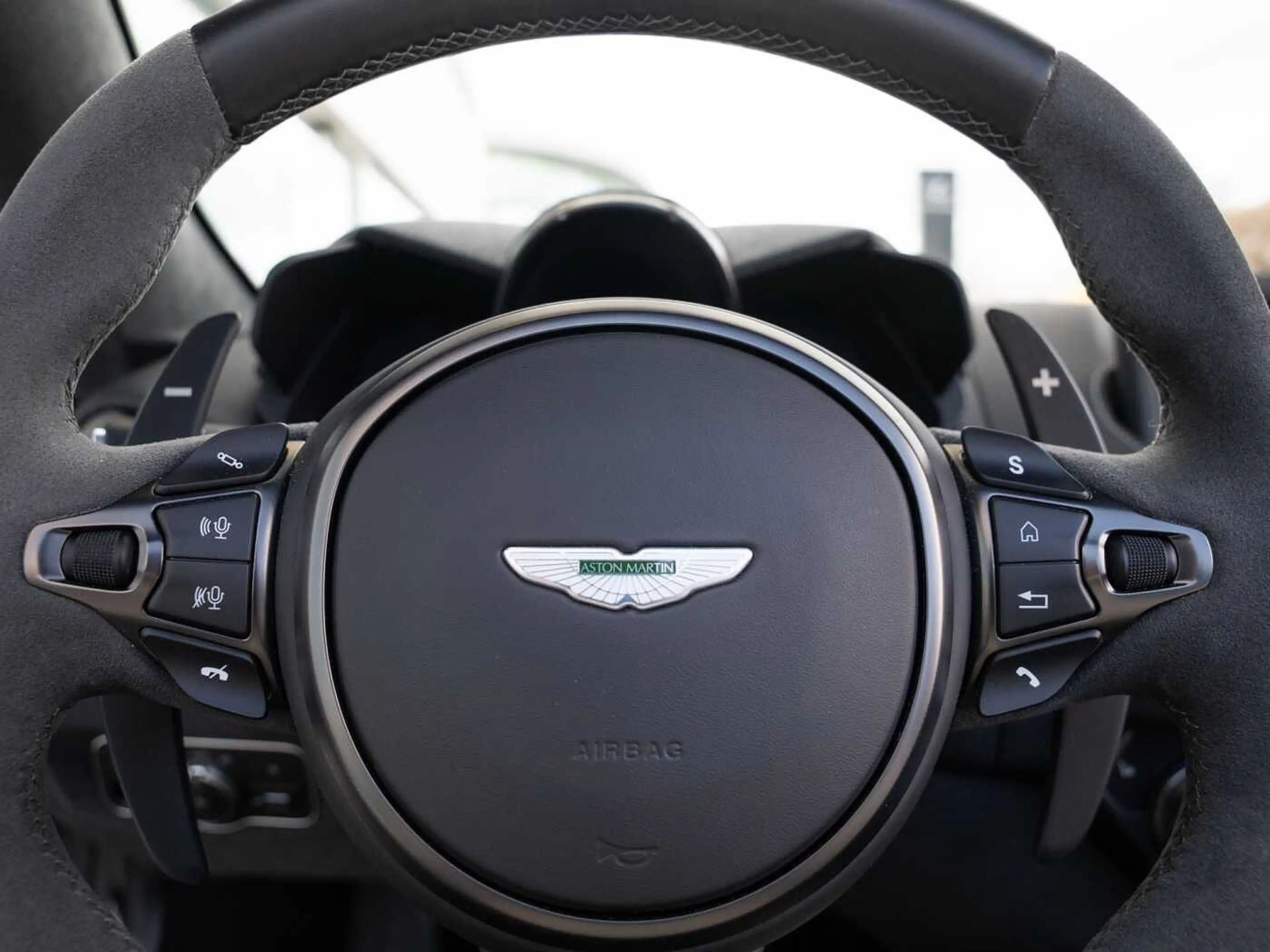 Aston Martin V8 Vantage Roadster F1 Edition Q Special Farbe — photo 11