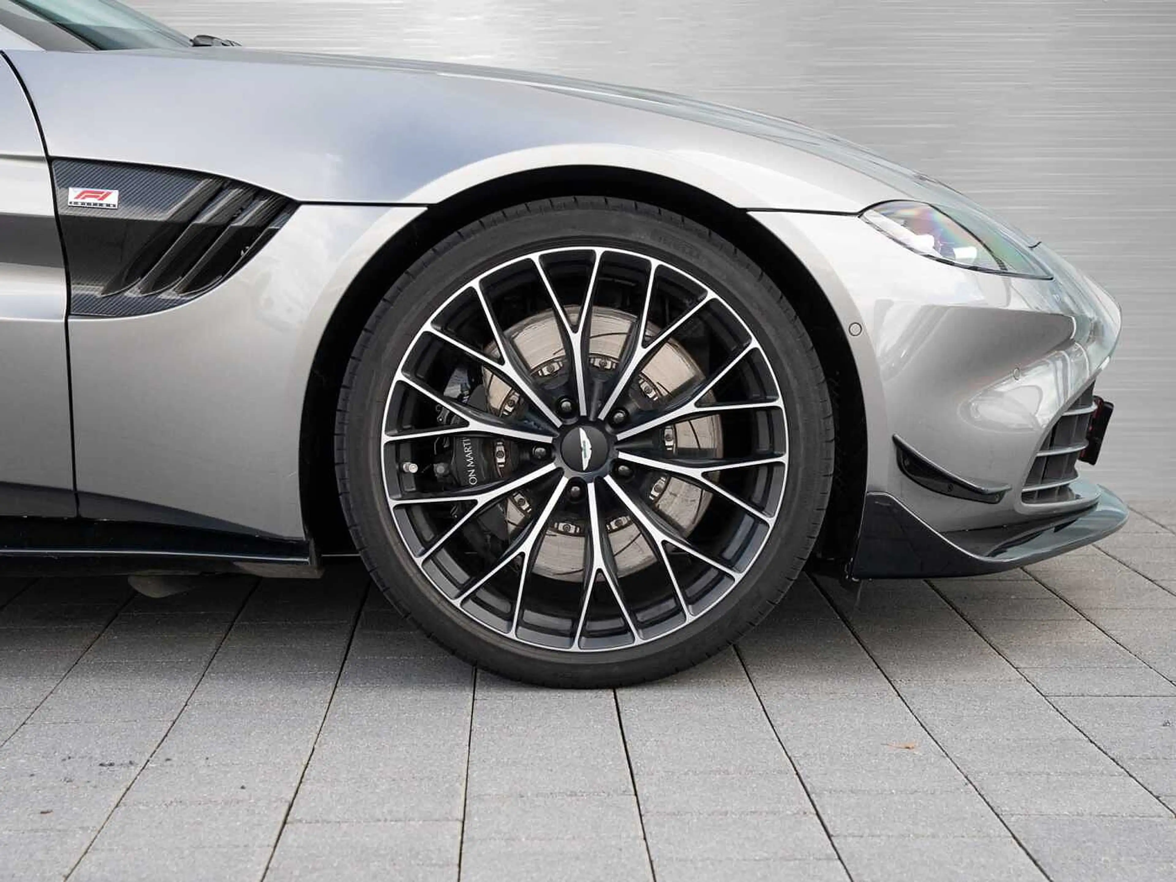 Aston Martin V8 Vantage Roadster F1 Edition Q Special Farbe — photo 4