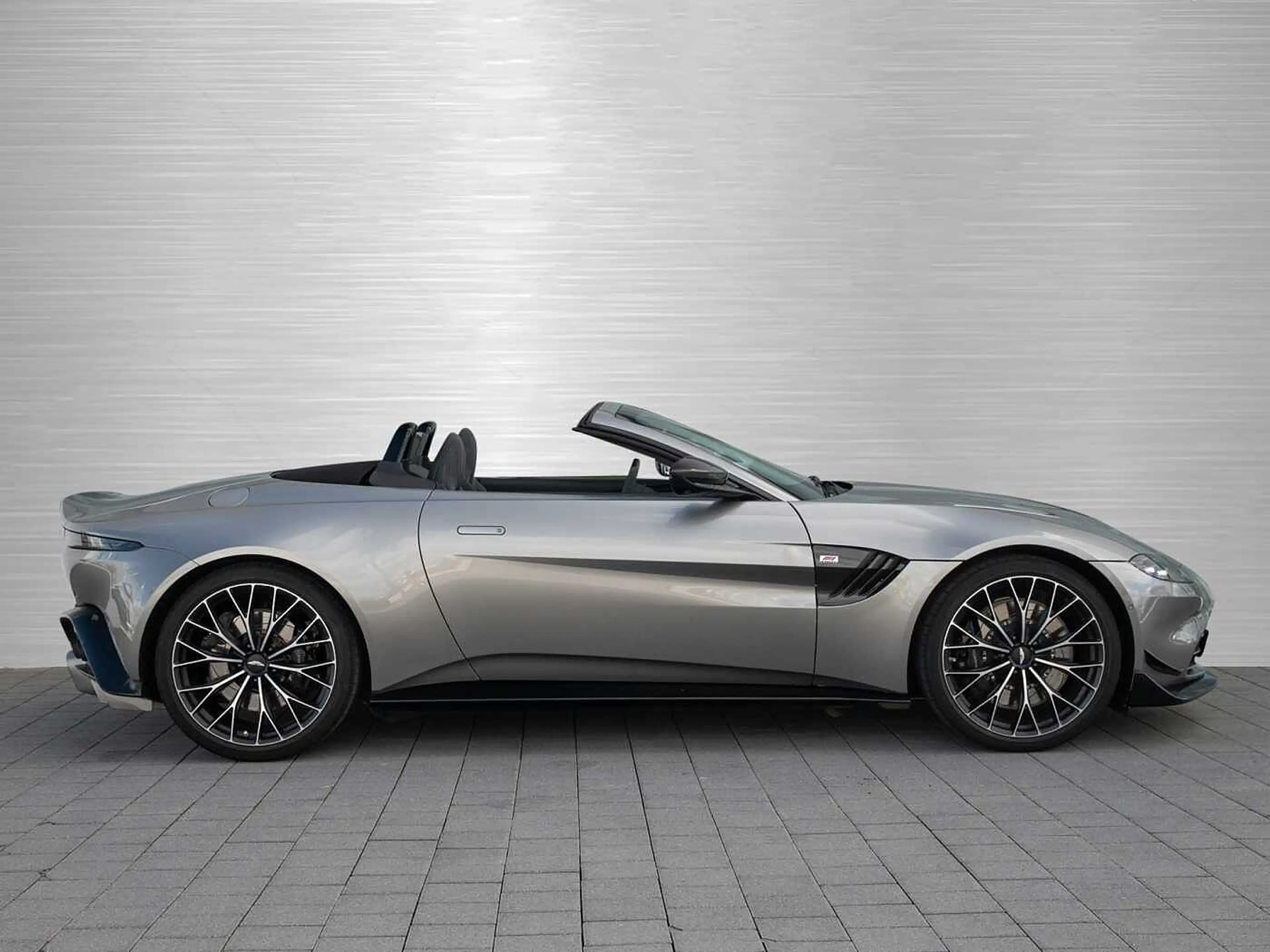 Aston Martin V8 Vantage Roadster F1 Edition Q Special Farbe — photo 13