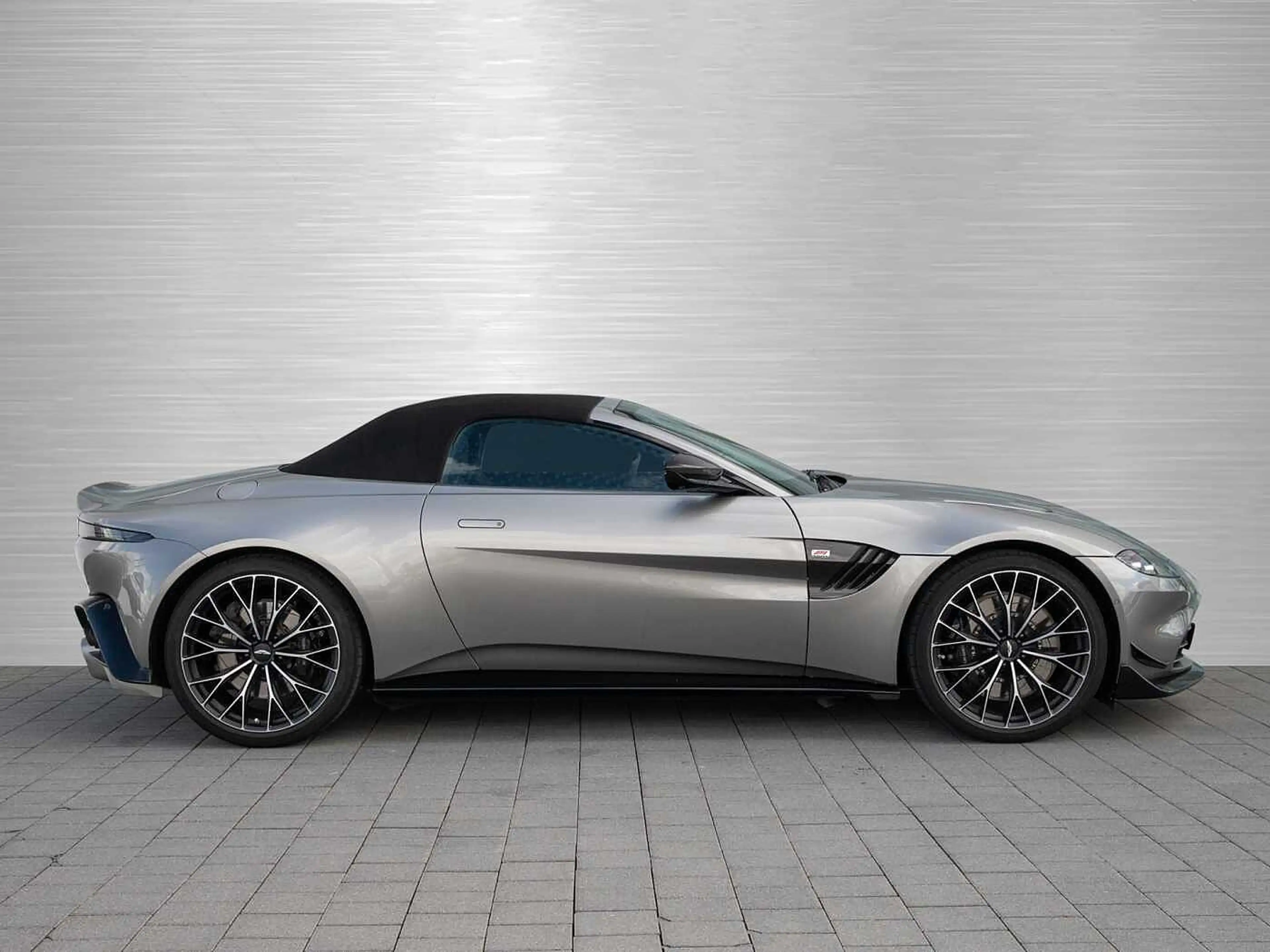 Aston Martin V8 Vantage Roadster F1 Edition Q Special Farbe — photo 14