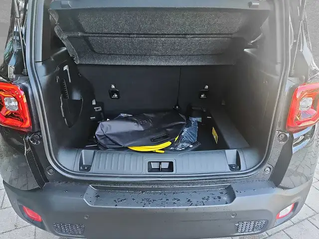 Jeep Renegade view 10