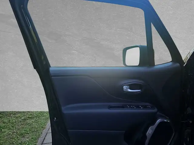 Jeep Renegade view 5