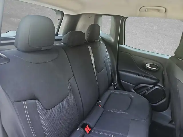Jeep Renegade view 8