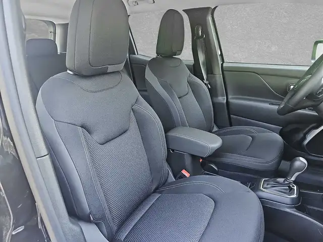 Jeep Renegade view 6
