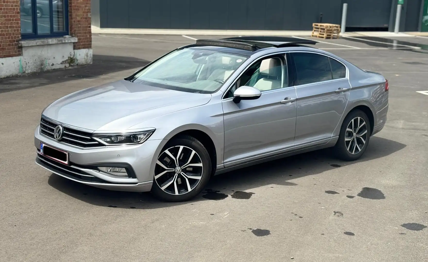 Volkswagen Passat 1.6 TDi SCR Style Business DSG - 2