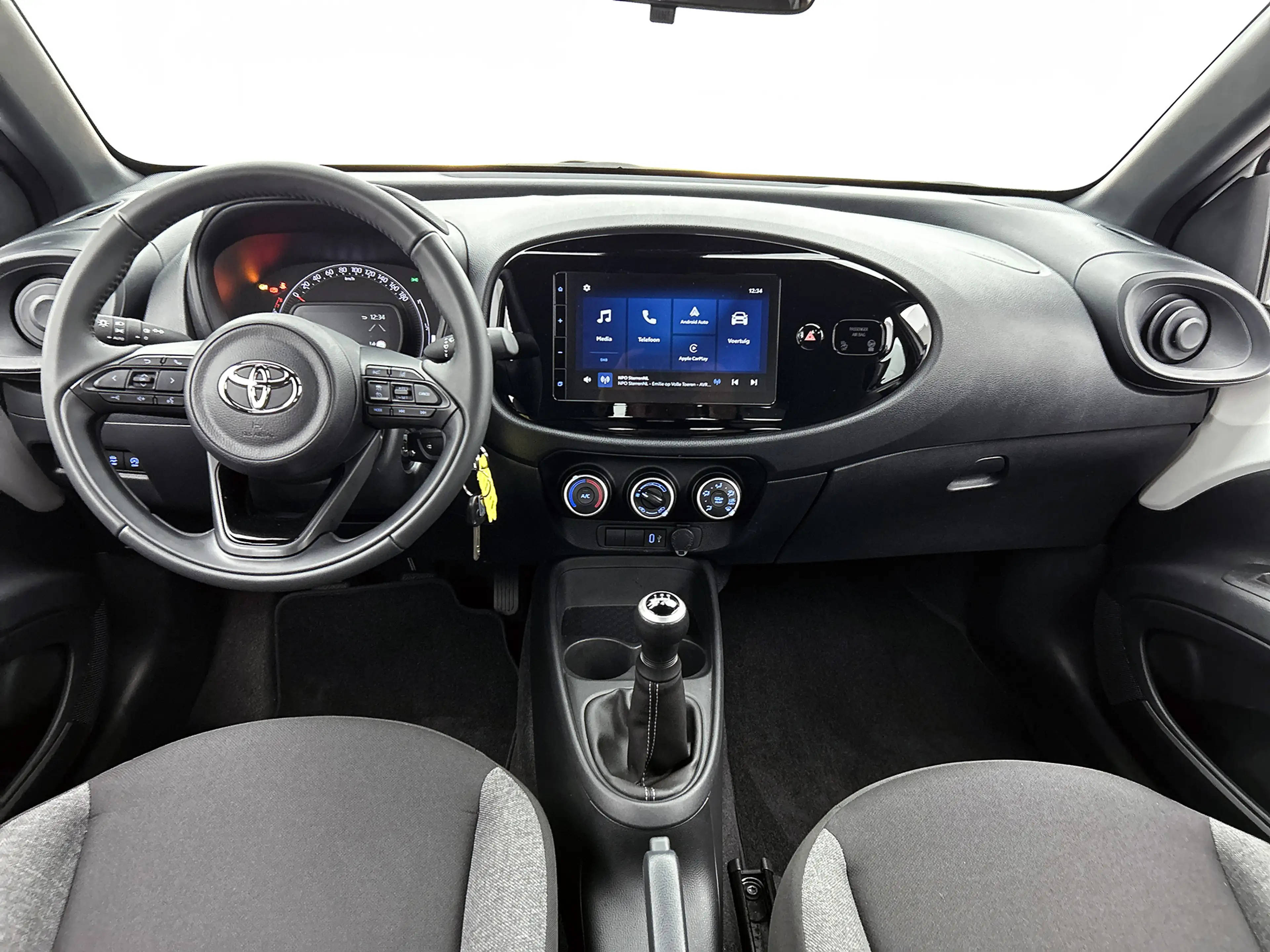 Toyota Aygo X 1.0 VVT-i MT Play | BTW voertuig | Apple CarPlay/A — photo 4