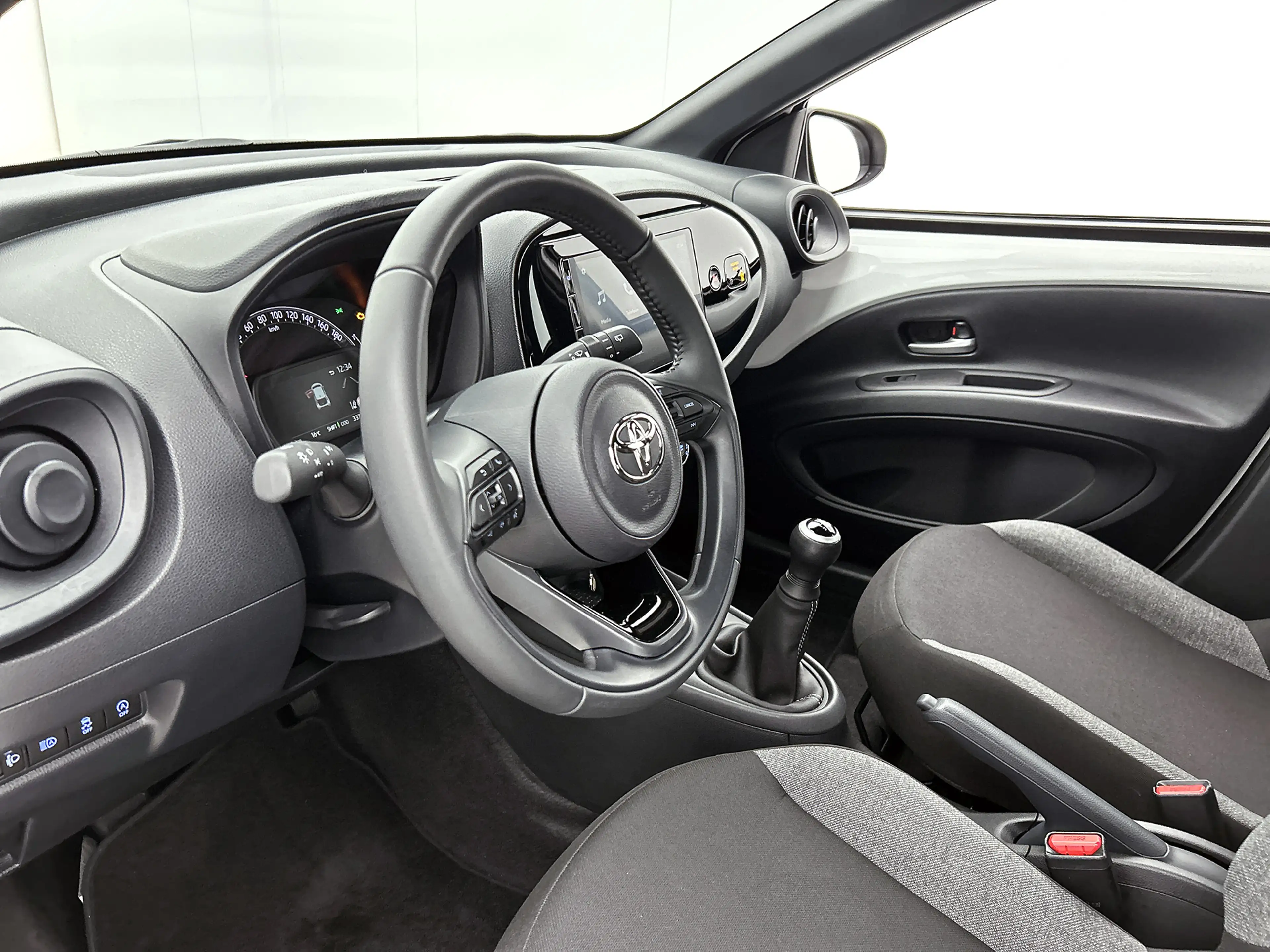 Toyota Aygo X 1.0 VVT-i MT Play | BTW voertuig | Apple CarPlay/A — photo 18