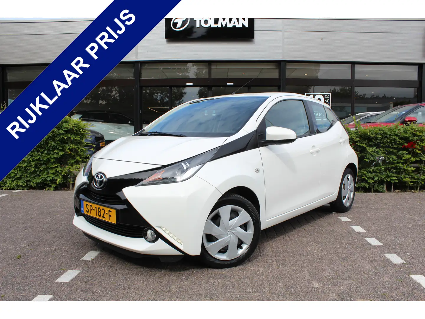 Toyota Aygo 1.0 VVT-i x-play | Rijklaar | Airco | Camera | Mis Wit - 1