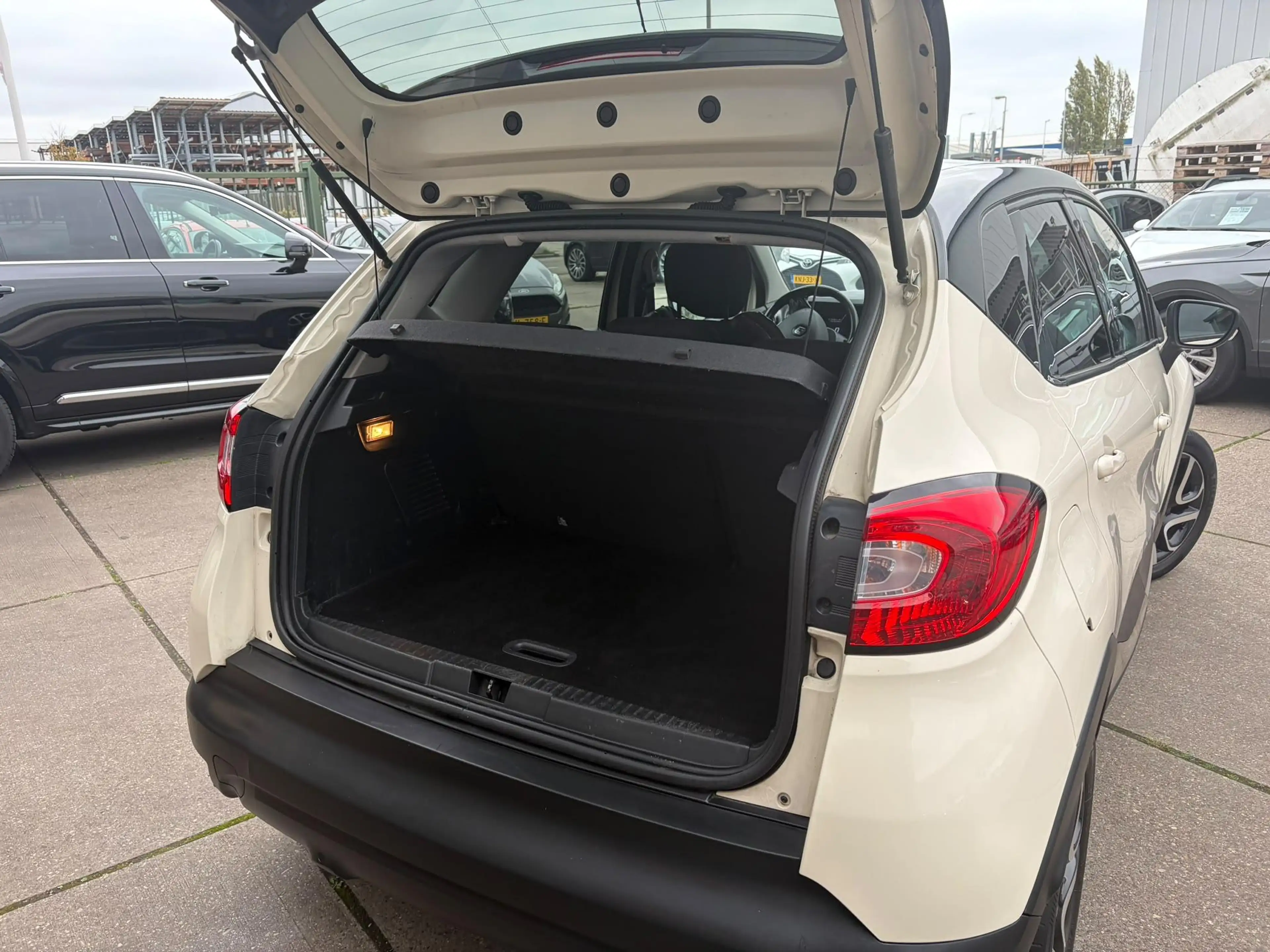 Renault Captur 0.9 TCe Dynamique Clima, cruise, camera, pdc achte — photo 8