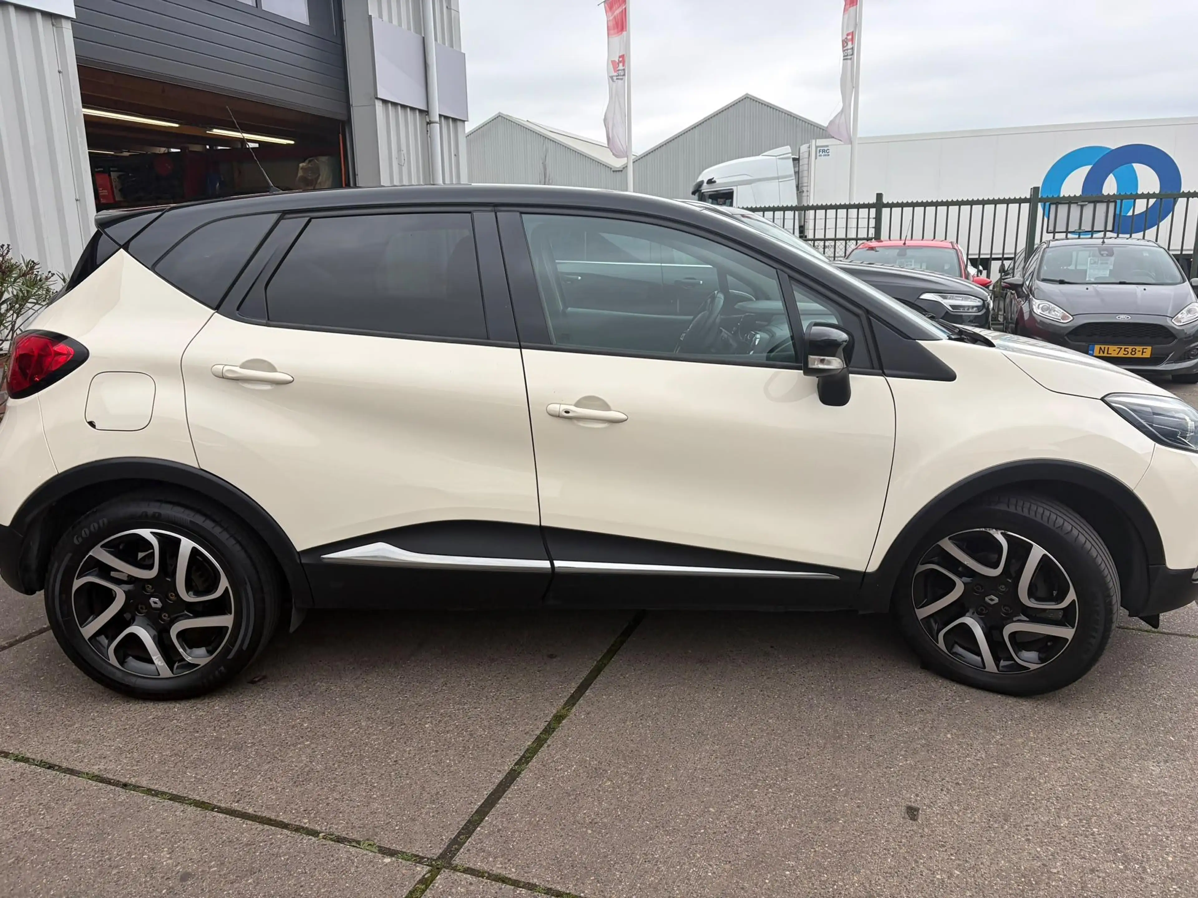 Renault Captur 0.9 TCe Dynamique Clima, cruise, camera, pdc achte — photo 7