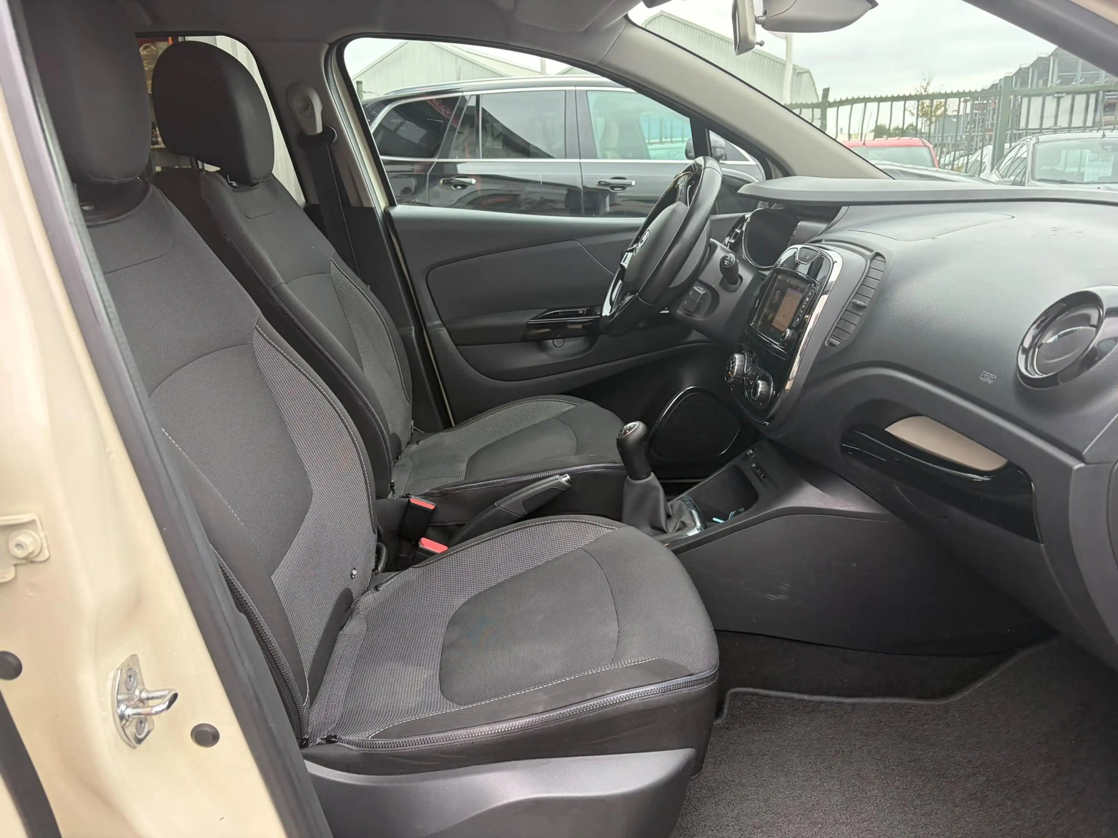 Renault Captur 0.9 TCe Dynamique Clima, cruise, camera, pdc achte — photo 10