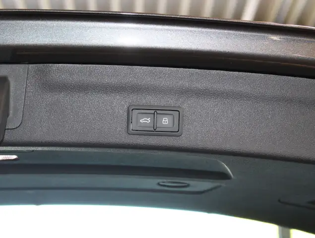 Audi A6 Avant view 8