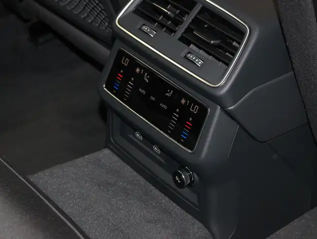 Audi A6 Avant view 12
