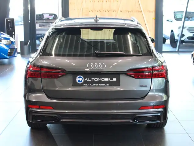 Audi A6 Avant view 6