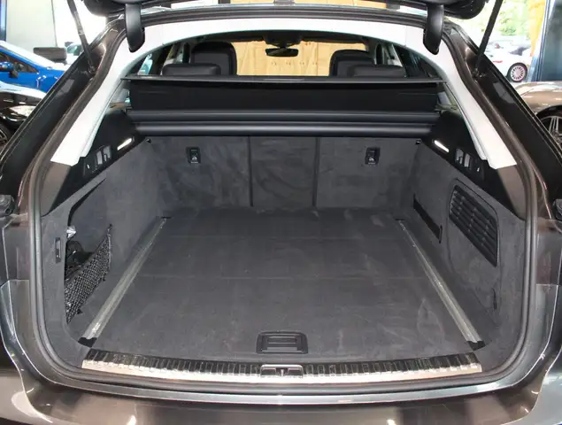 Audi A6 Avant view 7