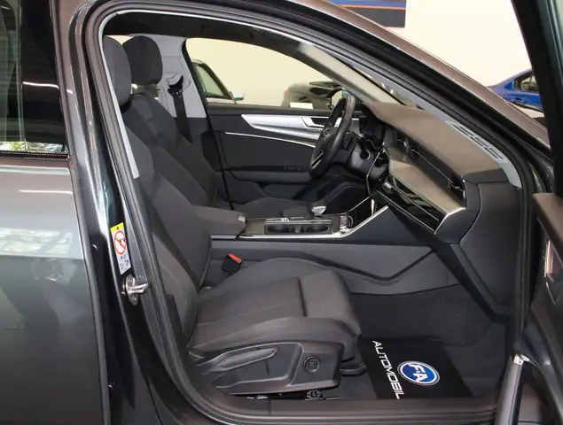 Audi A6 Avant view 9