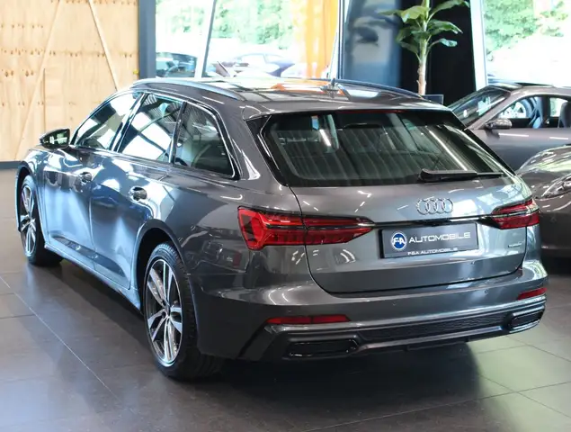 Audi A6 Avant view 4