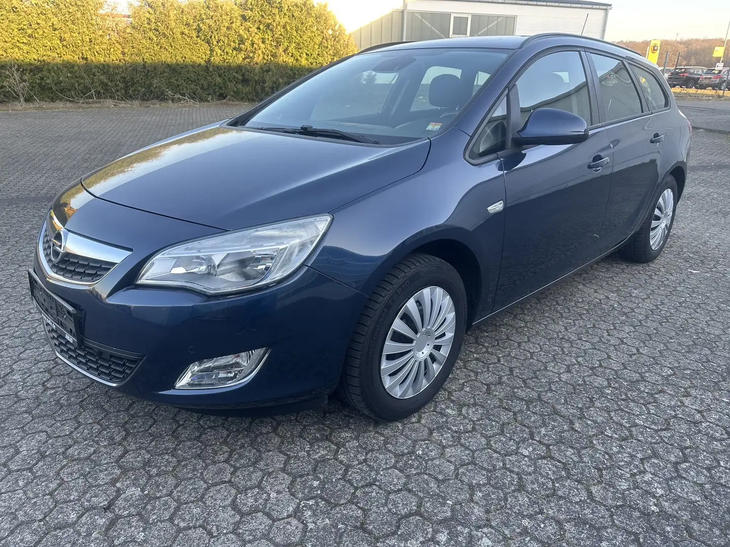 Opel Astra Edition Blau - 1