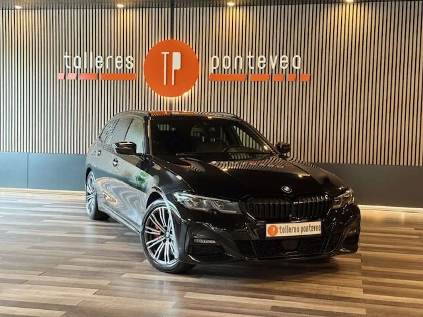 BMW 320 320dA xDrive Touring M Sport Schwarz - 2