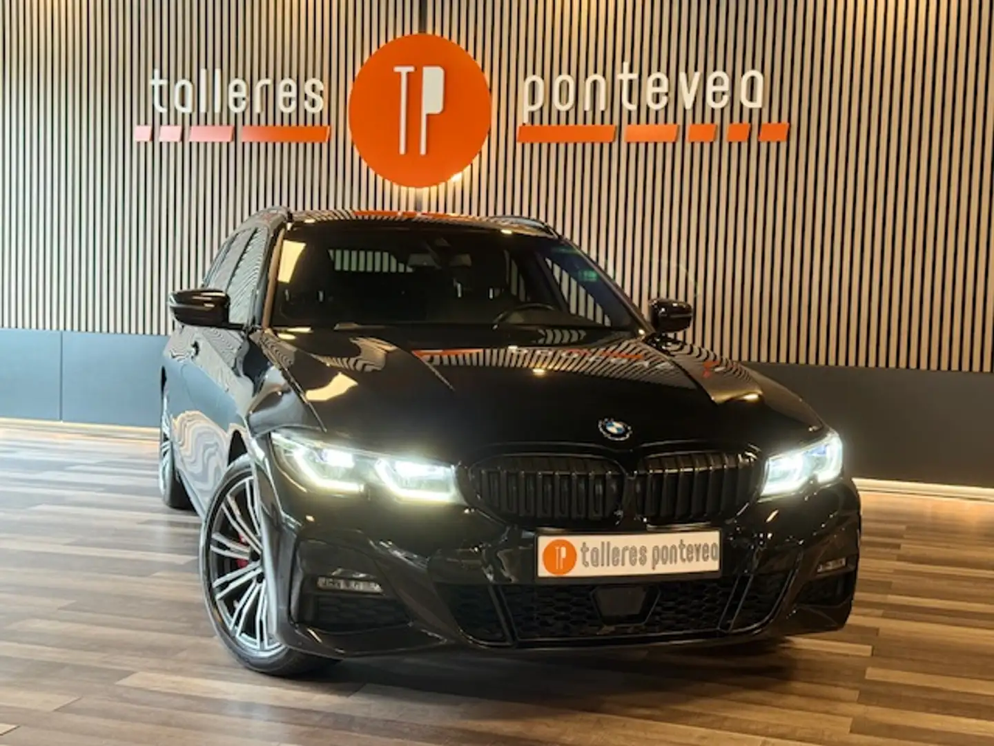 BMW 320 320dA xDrive Touring M Sport Schwarz - 1