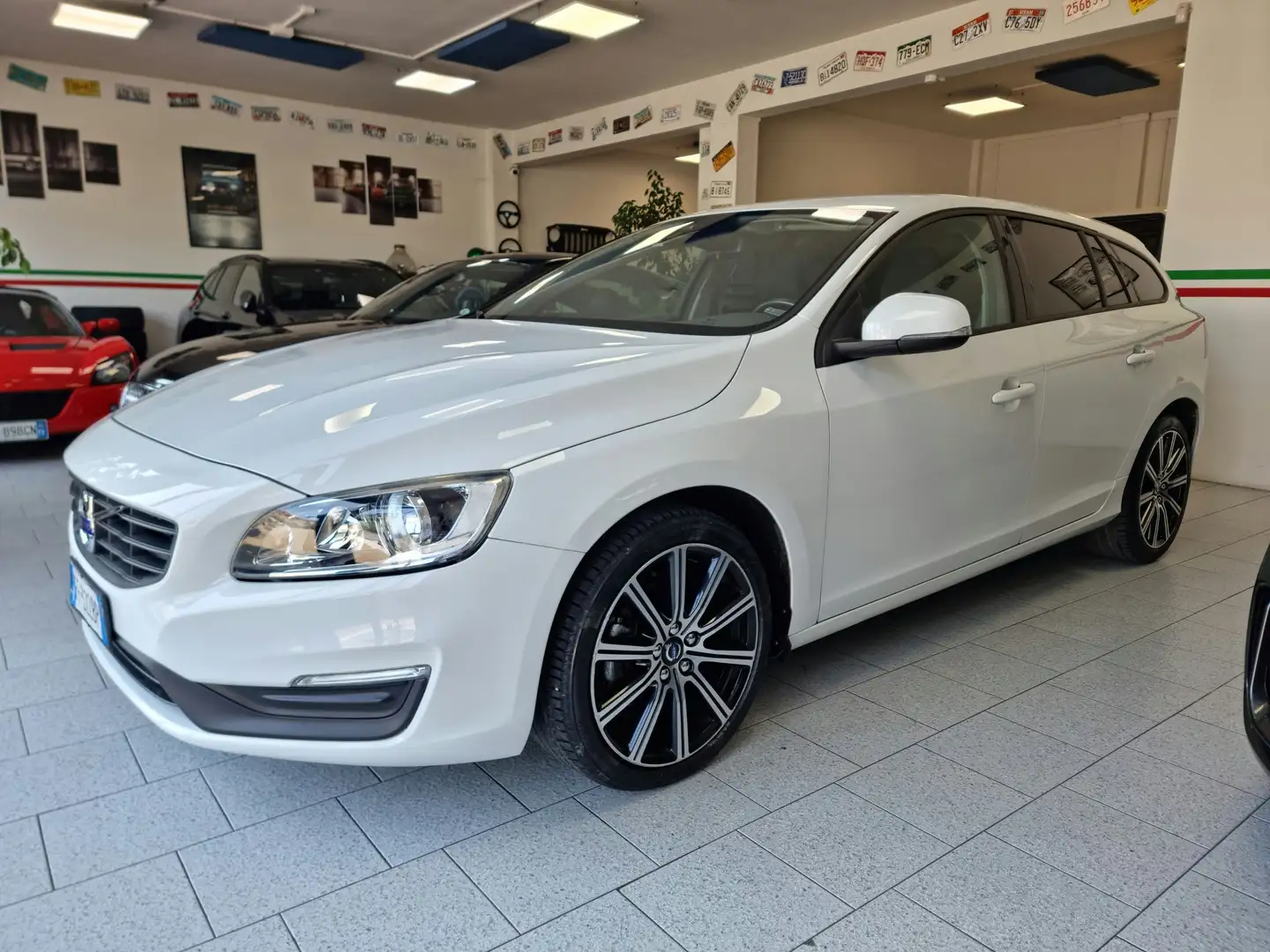 Volvo V60 2.0 d3 GEARTRONIC EURO 6B Bianco - 1