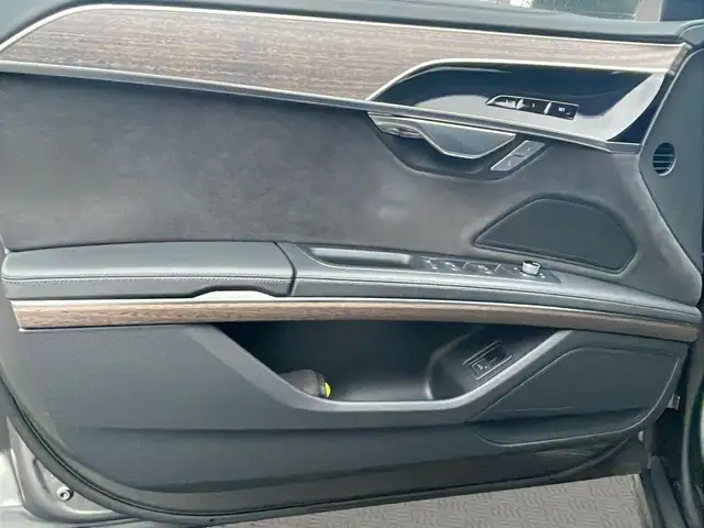 Audi A8 view 15