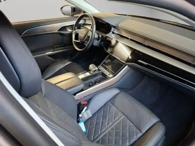 Audi A8 view 10