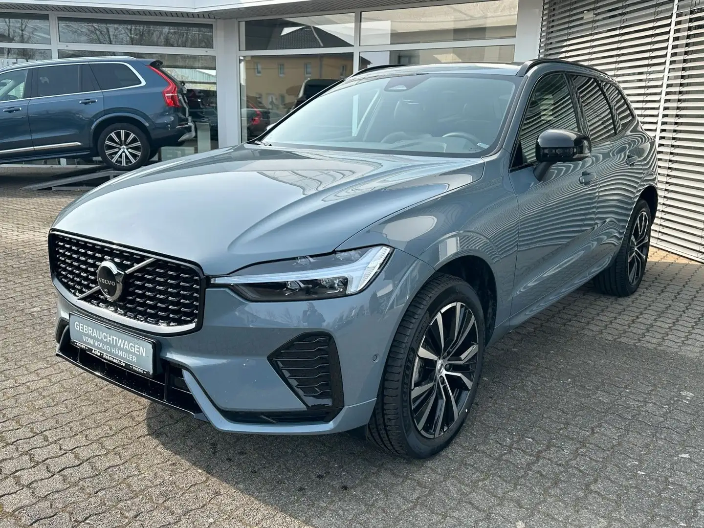 Volvo XC60 Plus Dark*Standh*AHK*SD*20Zoll Gris - 2