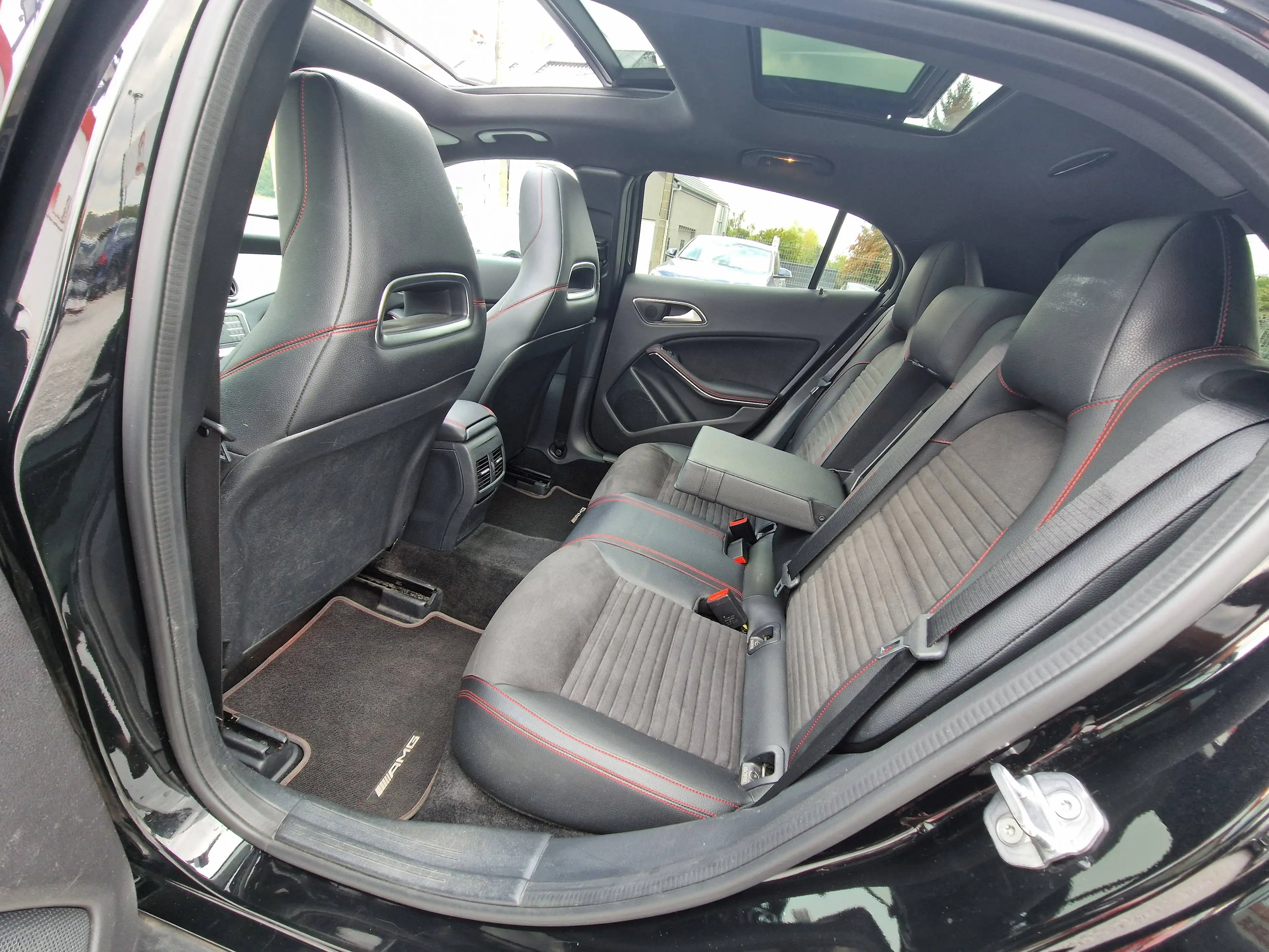 Mercedes-Benz GLA 180 PACK AMG*1 MAIN*BOITE AUTO*XENON*GPS*CUIR*CAMERA — photo 6