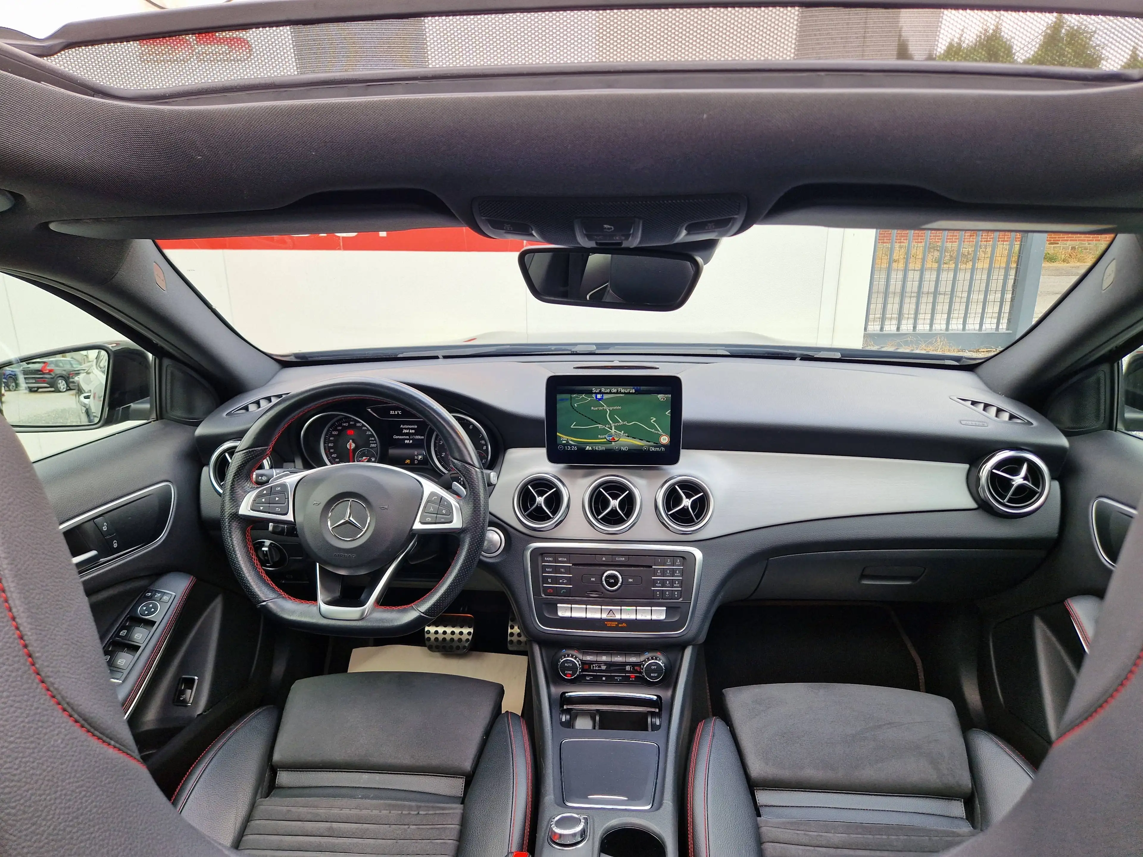 Mercedes-Benz GLA 180 PACK AMG*1 MAIN*BOITE AUTO*XENON*GPS*CUIR*CAMERA — photo 7