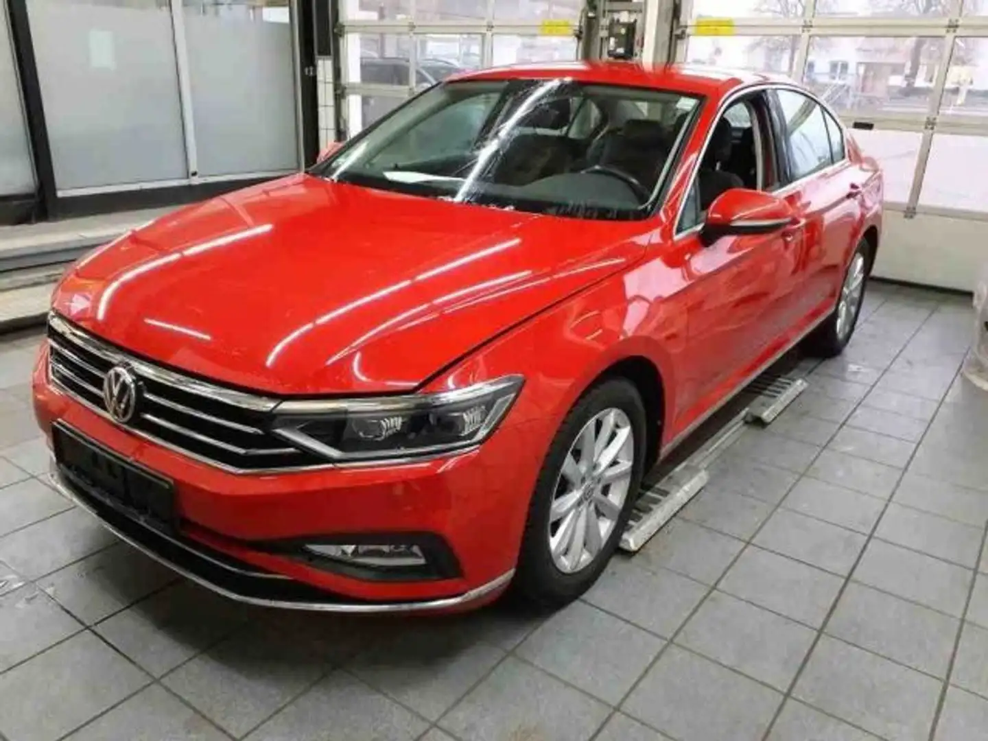 Volkswagen Passat 1.5 TSI DSG ELEGANCE IQ+NAVI+ACC+SHZ+AHK Rot - 2