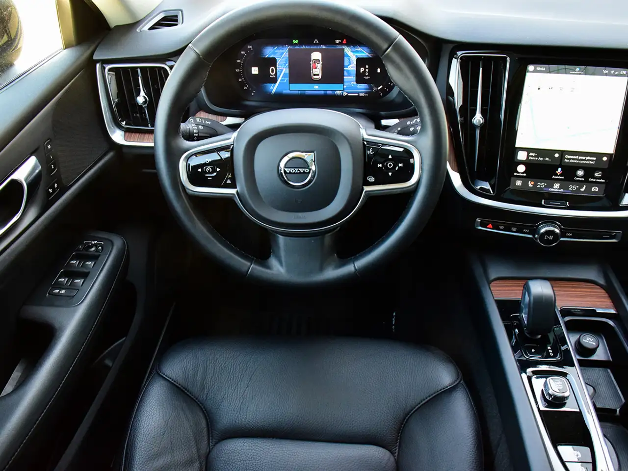 Volvo V60 Cross Country снимка Volvo V60 Cross Country