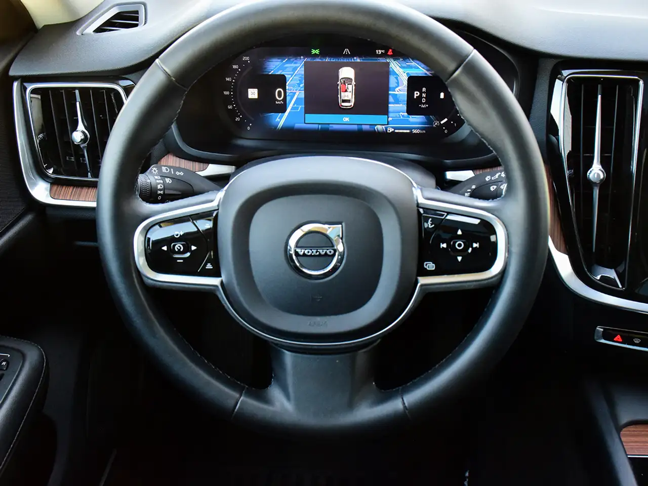 Volvo V60 Cross Country снимка Volvo V60 Cross Country