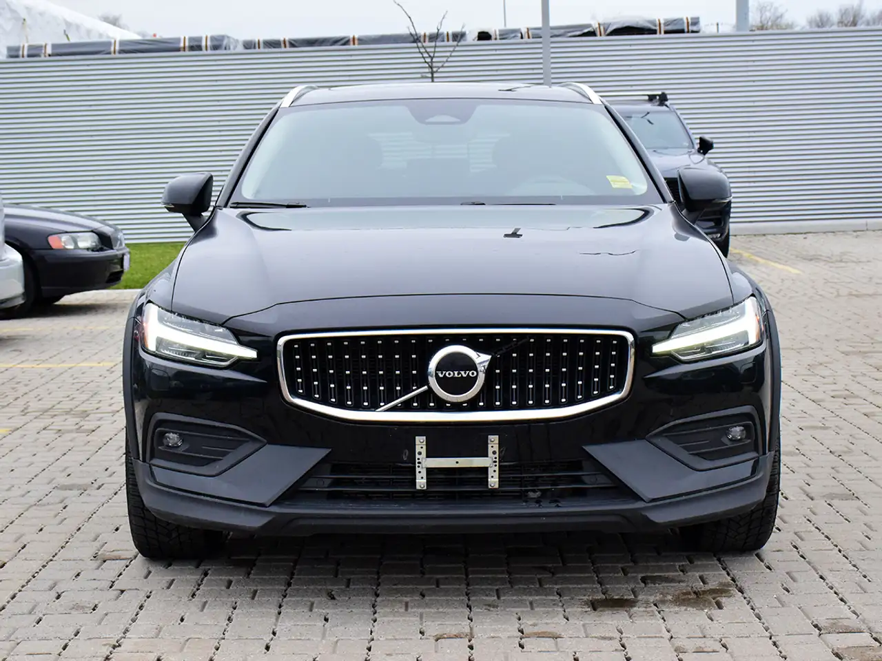 Volvo V60 Cross Country снимка Volvo V60 Cross Country