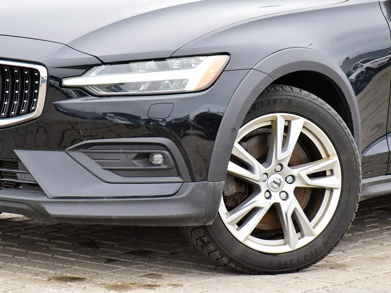 Volvo V60 Cross Country снимка Volvo V60 Cross Country