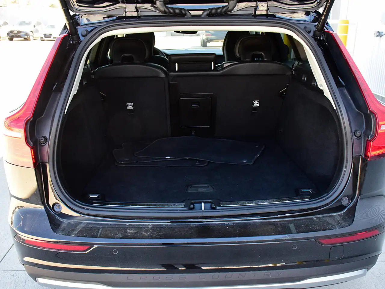 Volvo V60 Cross Country снимка Volvo V60 Cross Country