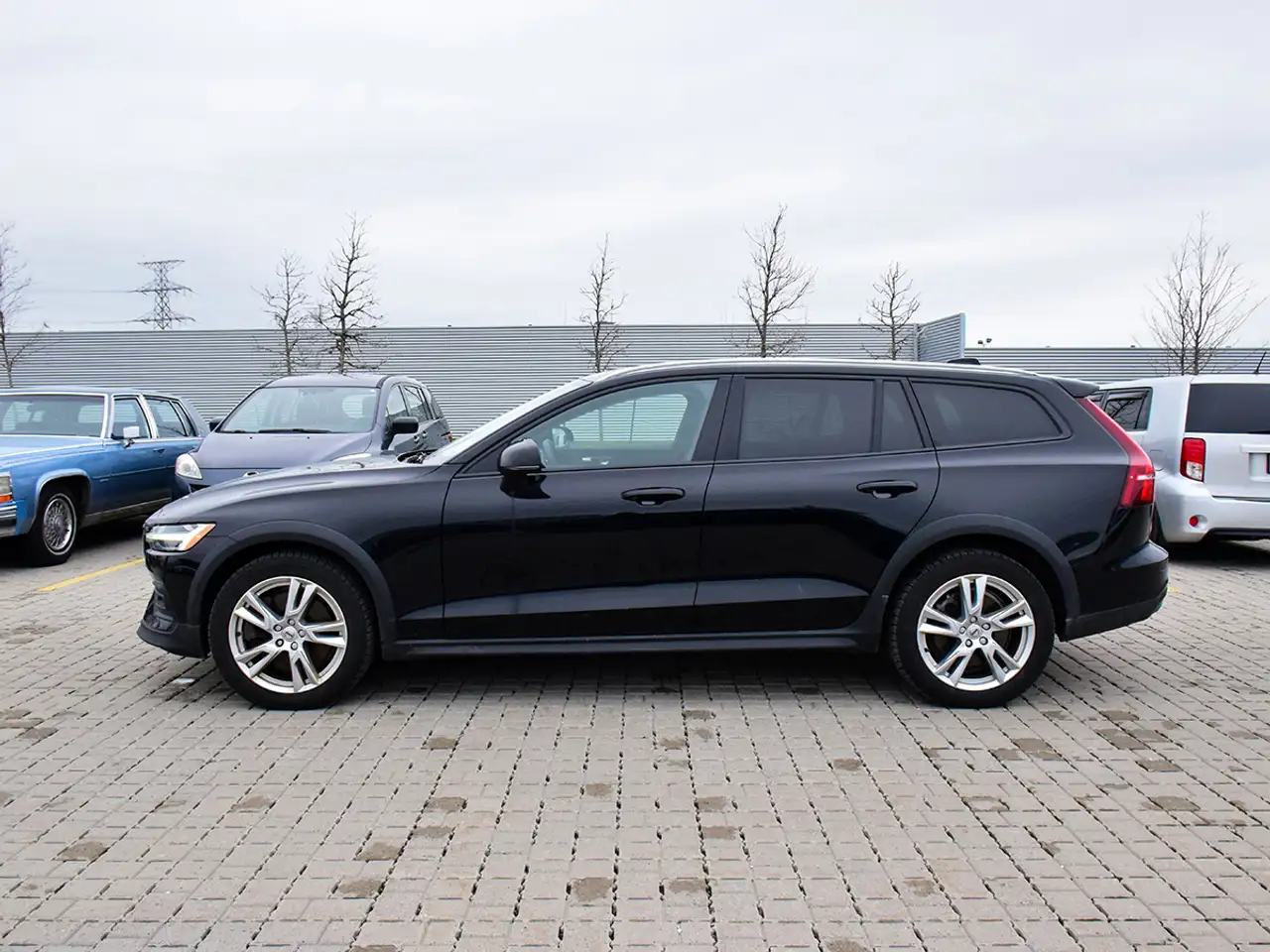 Volvo V60 Cross Country снимка Volvo V60 Cross Country