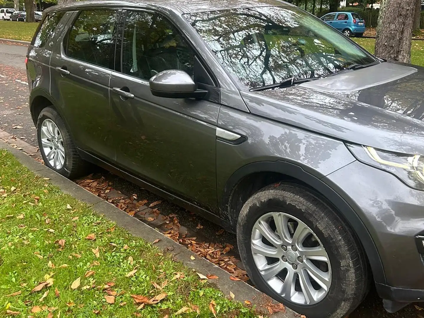 Land Rover Discovery Sport 2.0 Gris - 2