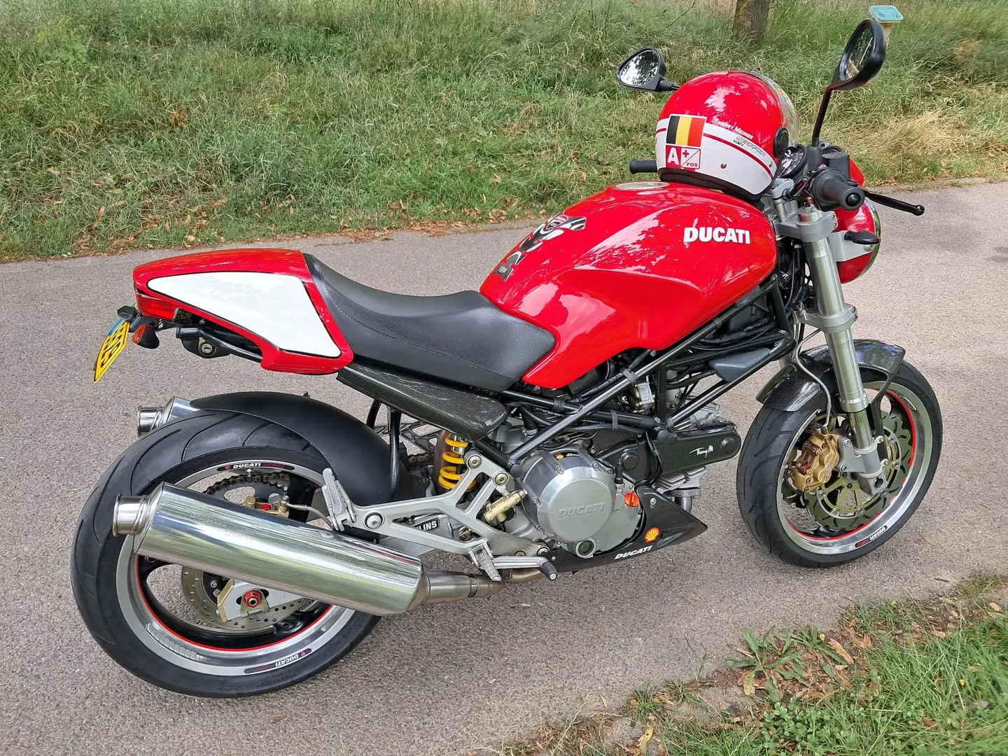 Ducati Monster 600 Multiples pieces en carbone. Red - 1