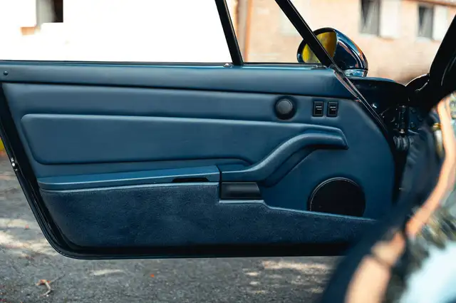Porsche 911 view 16