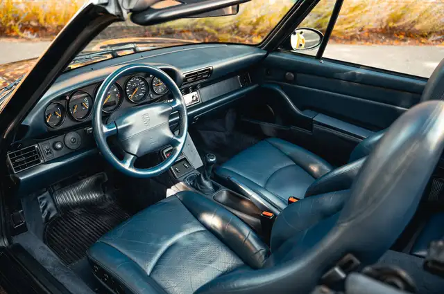 Porsche 911 view 17