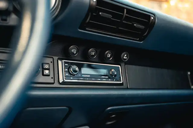 Porsche 911 view 10