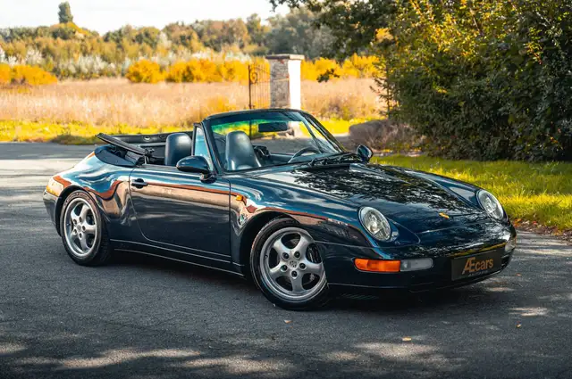 Porsche 911 view 4