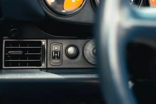 Porsche 911 view 9