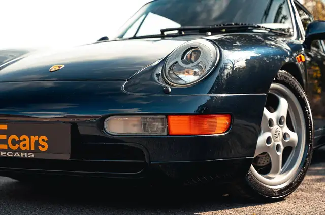 Porsche 911 view 19