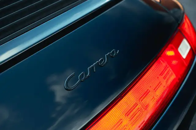 Porsche 911 view 25