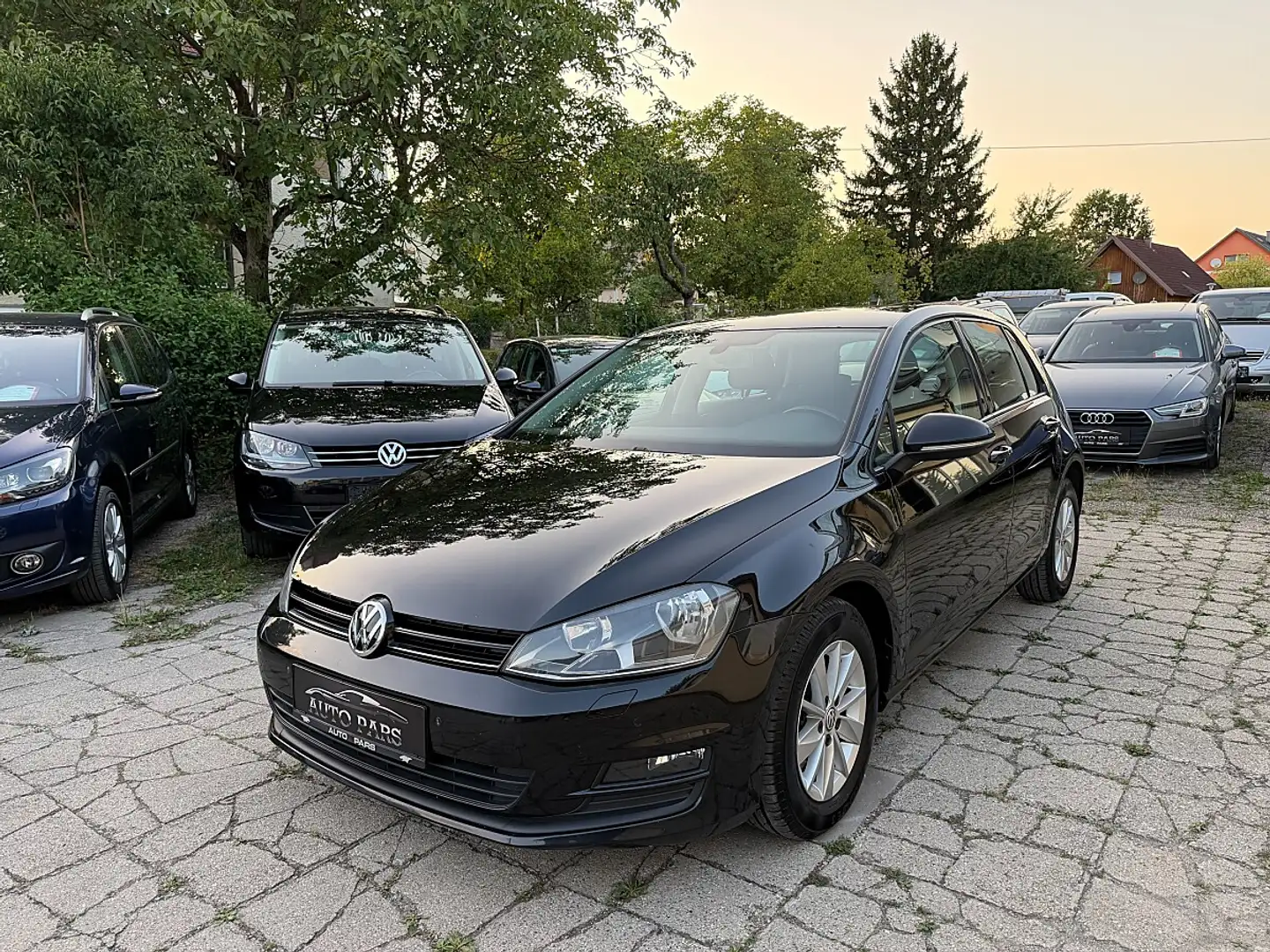 Volkswagen Golf R abbit 1,6 TDI BMT-TEMPOMAT-SITZHEIZUNG-1/3 ZINS... Schwarz - 1