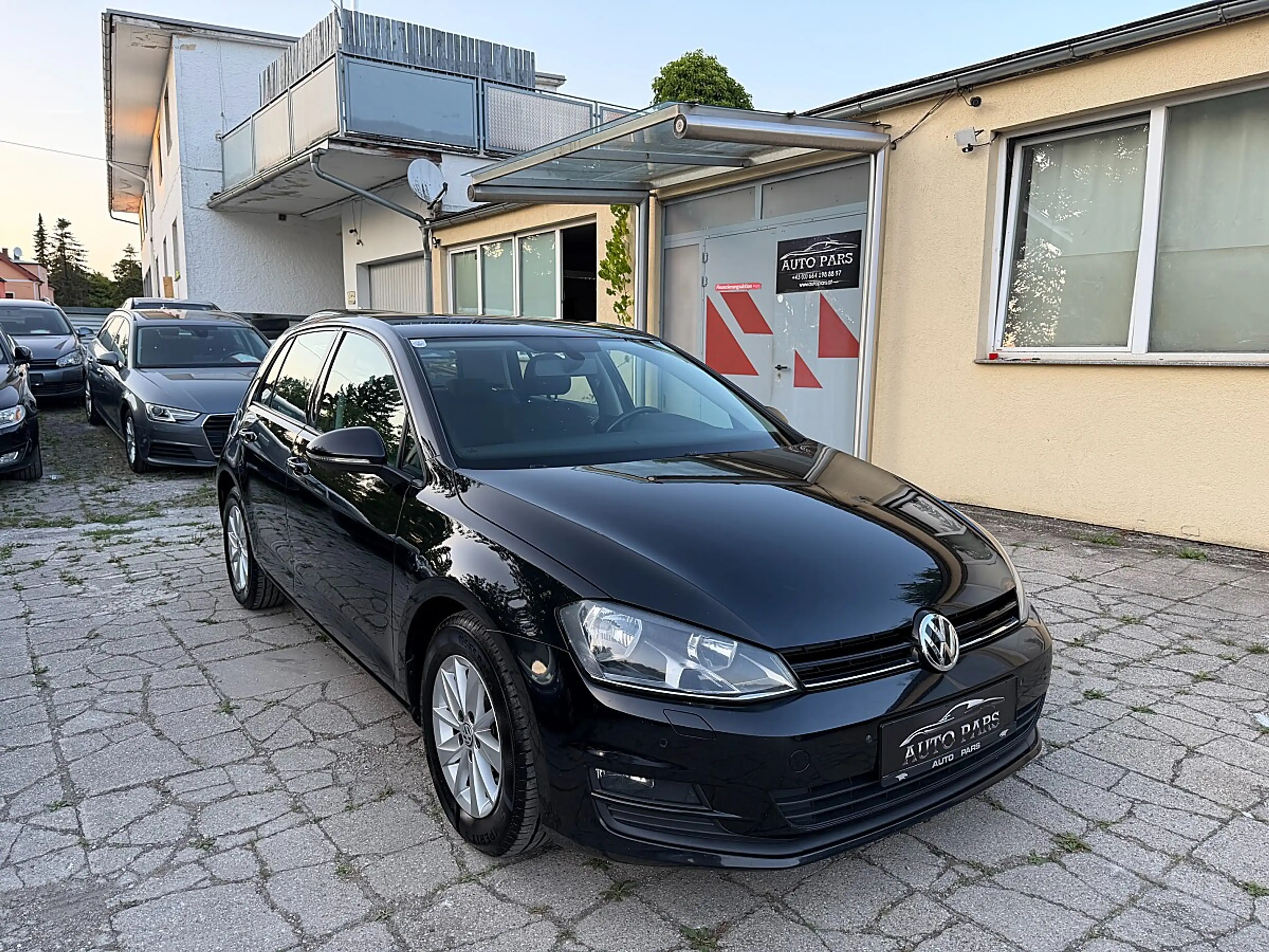 Volkswagen Golf R abbit 1,6 TDI BMT-TEMPOMAT-SITZHEIZUNG-1/3 ZINS... — photo 3