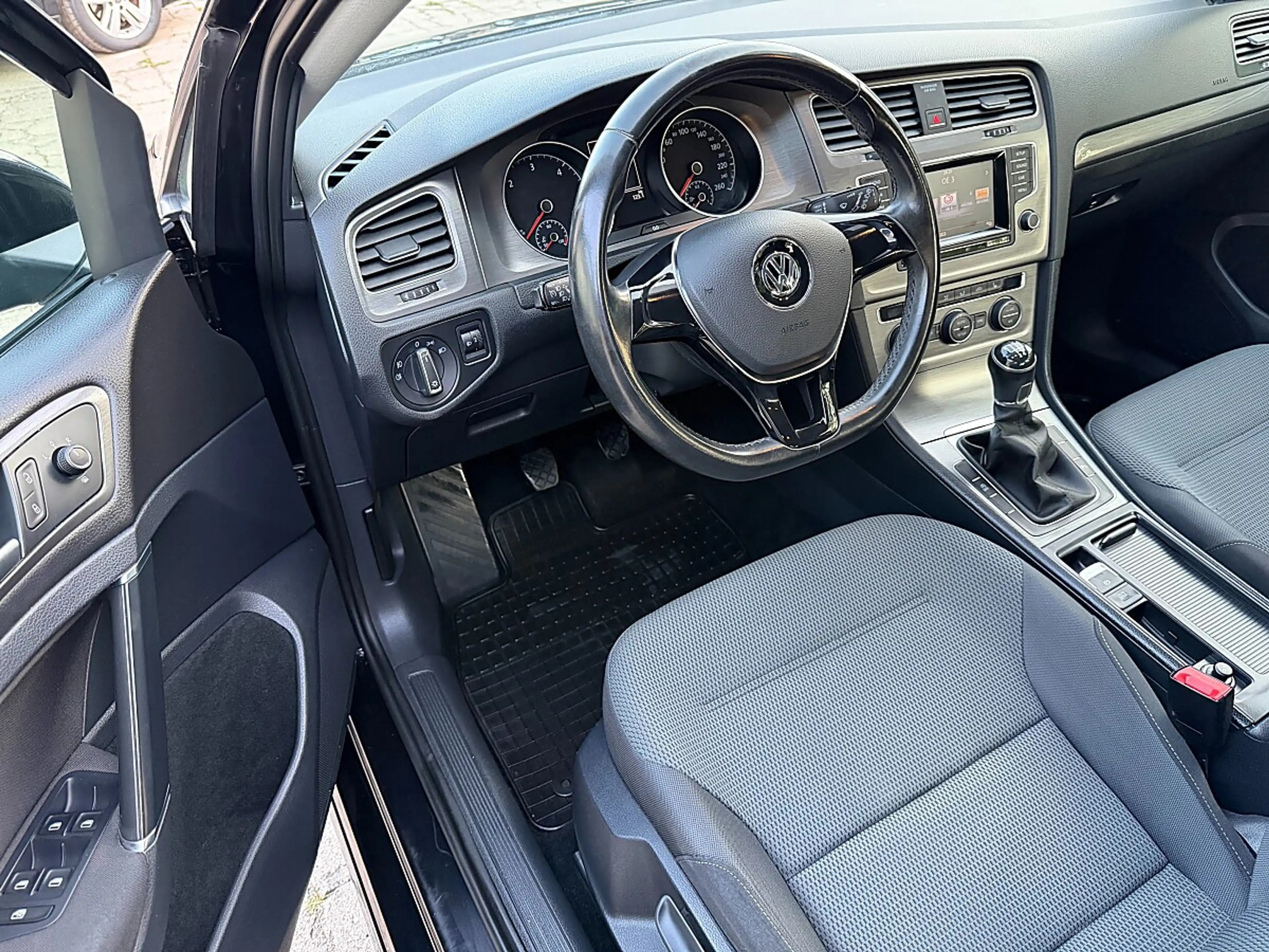 Volkswagen Golf R abbit 1,6 TDI BMT-TEMPOMAT-SITZHEIZUNG-1/3 ZINS... — photo 14